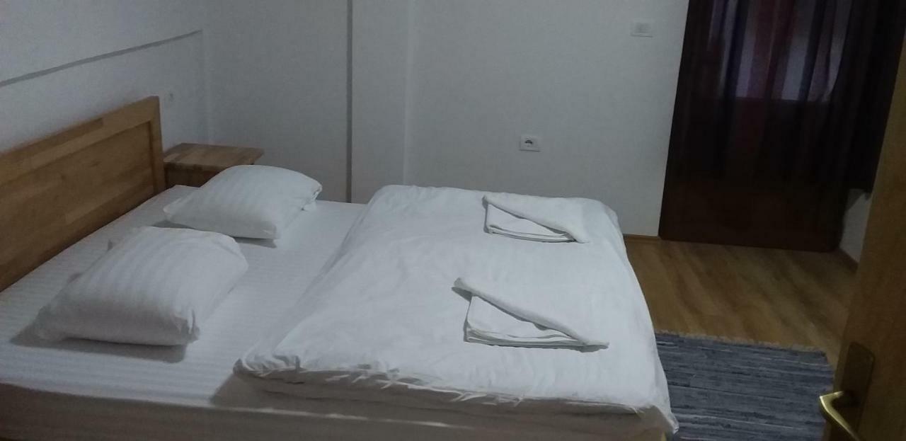 Aparthotel Bujtinat E Lugines Valbone Pokoj fotografie